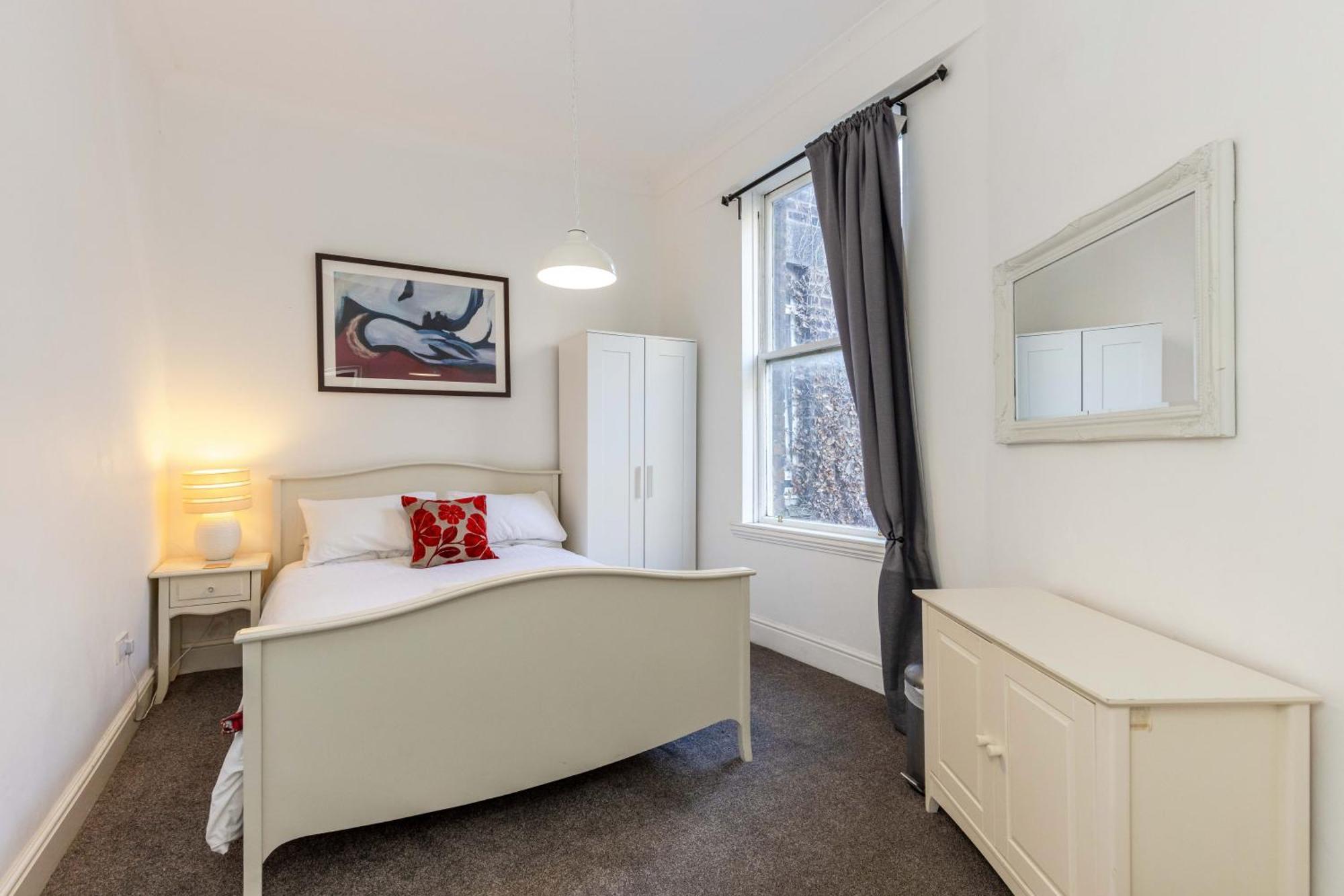 Traditional 3 Bedroom Quiet Duplex Flat By High St, Trams And Buses - Just 1-5 Miles To Centre Эдинбург Экстерьер фото