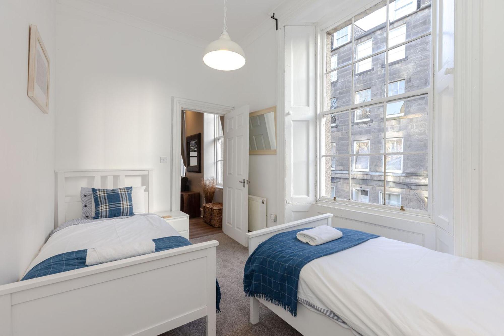 Traditional 3 Bedroom Quiet Duplex Flat By High St, Trams And Buses - Just 1-5 Miles To Centre Эдинбург Экстерьер фото